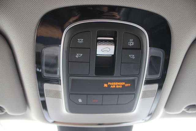 Used 2022 Silver Hyundai SEL image 12