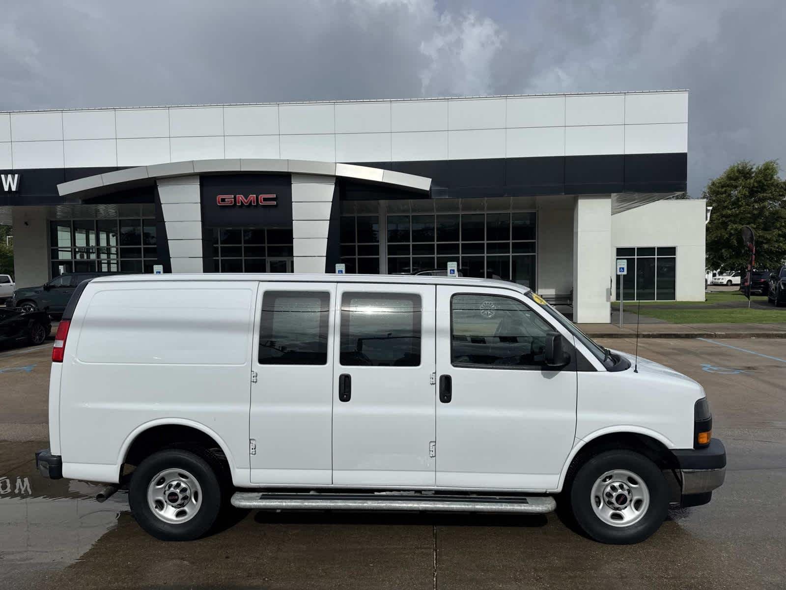 2024 GMC Savana 2500's photo