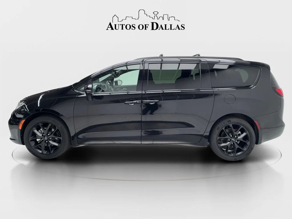 Used 2025 Black Chrysler Limited image 5