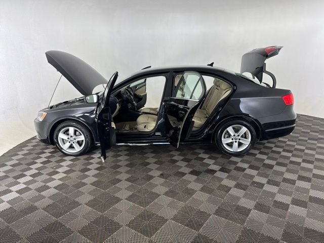 Used 2014  Volkswagen 2.0L TDI image 11