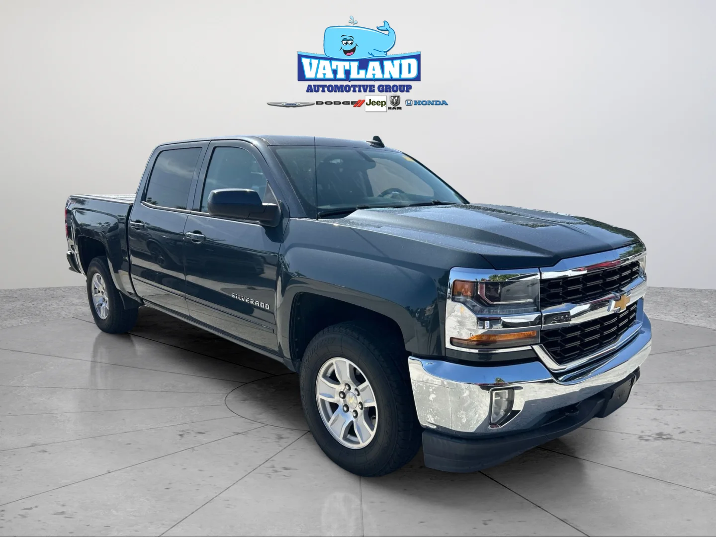 Used 2018 Graphite Metallic Chevrolet LT image 22