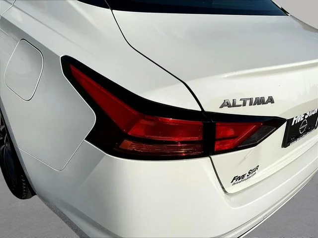 Used 2025 White Nissan 2.5 SV image 24