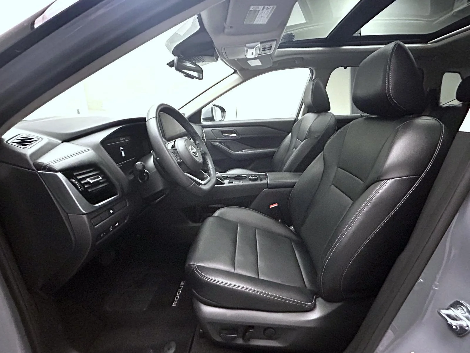 Used 2024 Gray Nissan SL image 10