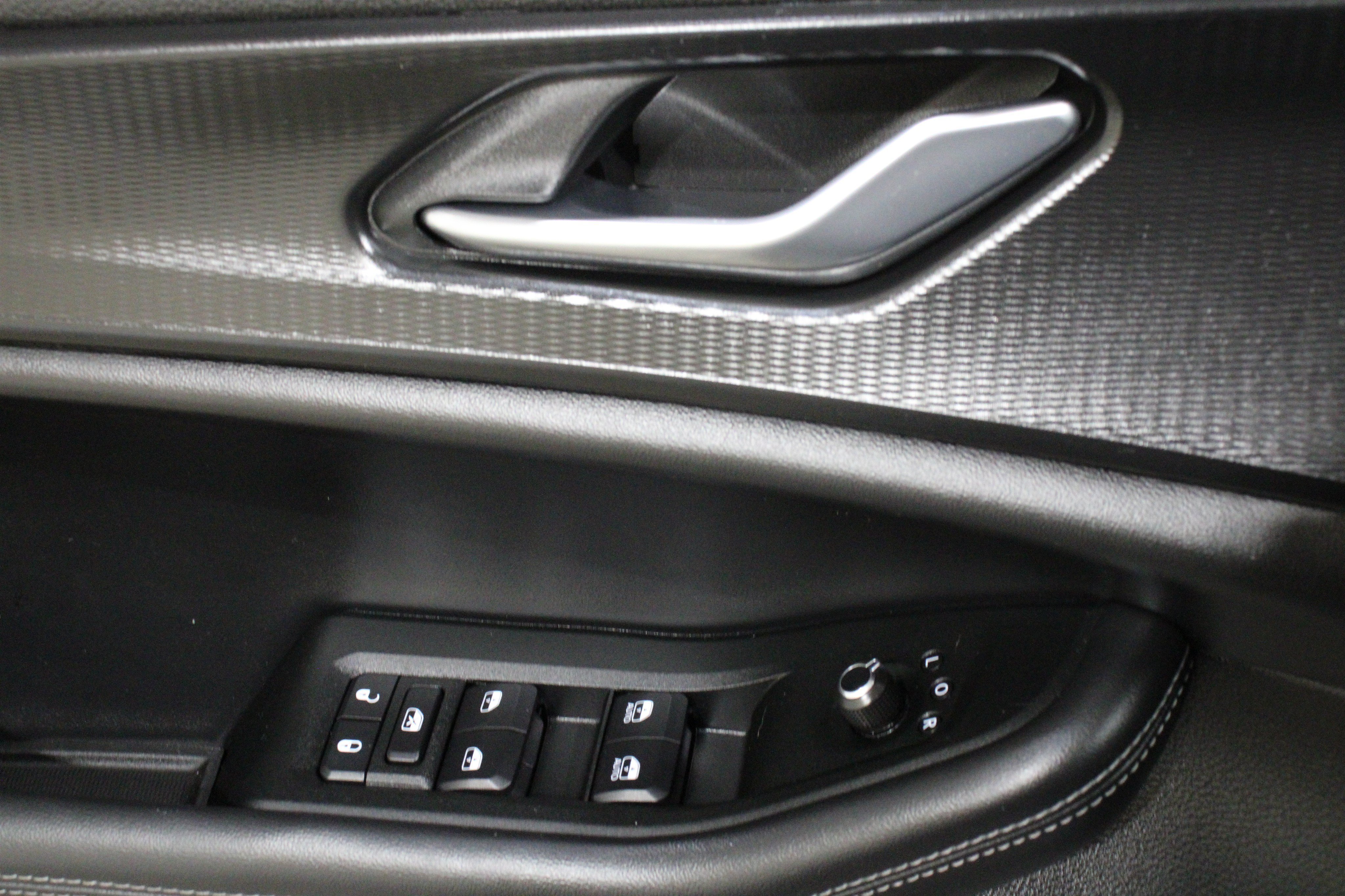 Used 2025 Silver Zynith Jeep Altitude image 7