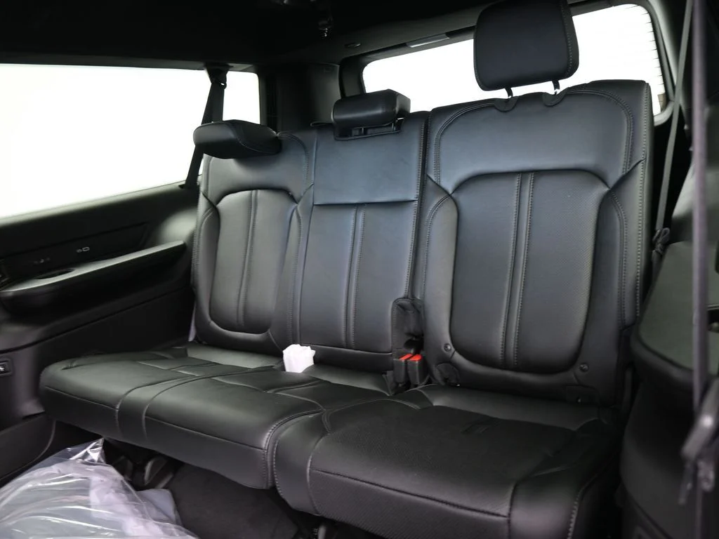 New 2026 Bright White Clear-Coat Exterior Paint Jeep Limited Altitude image 28