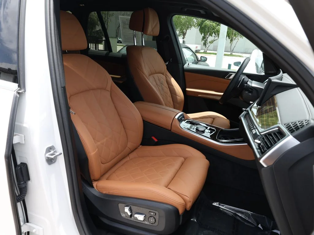 Used 2026 White BMW sDrive40i image 24