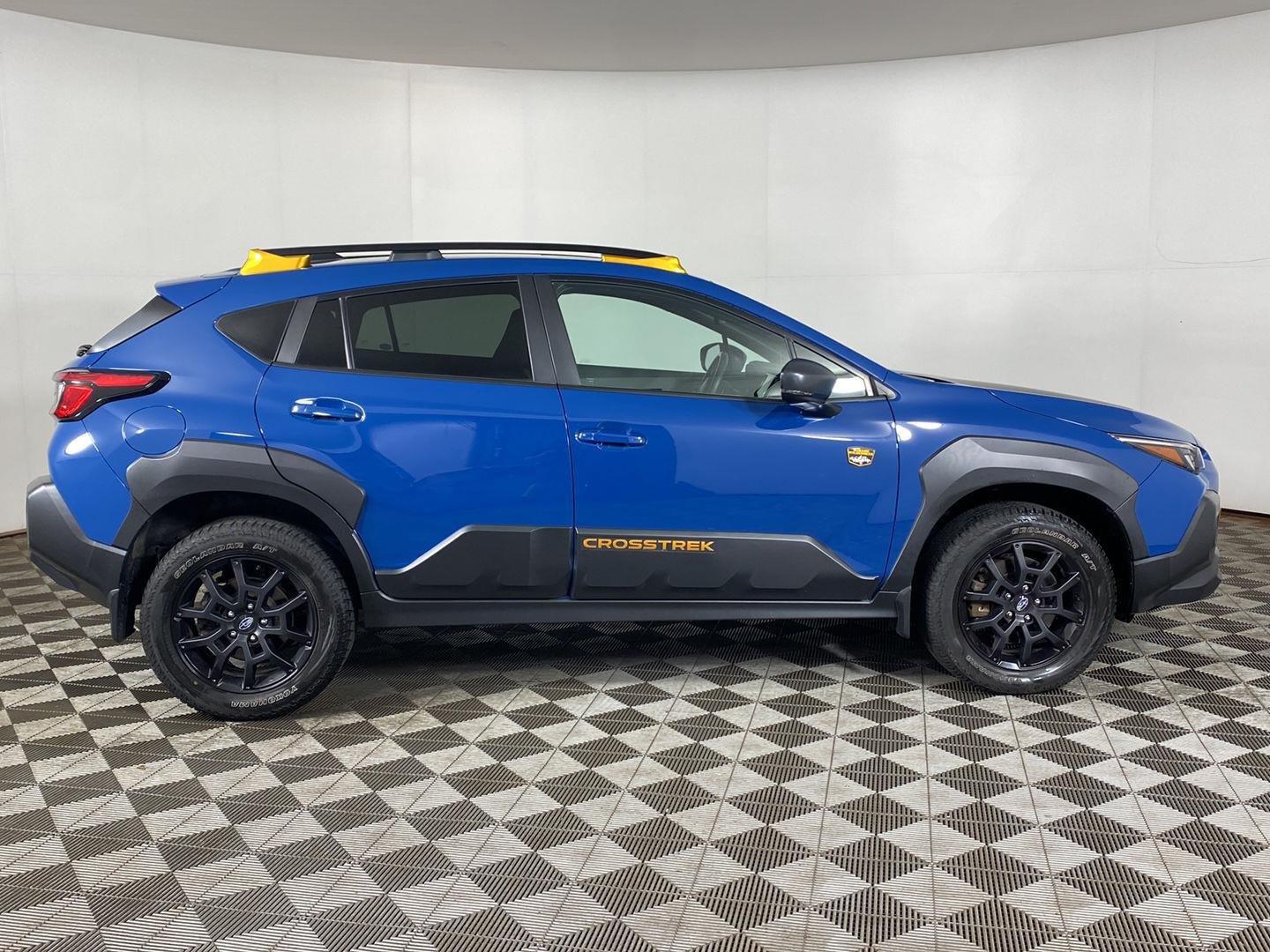 Used 2024 Geyser Blue Pearl Subaru Wilderness image 4