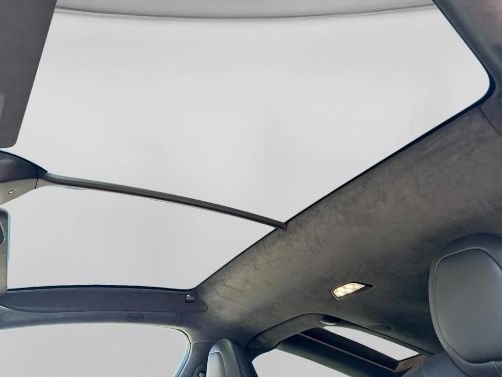Used 2023  Tesla Base image 17