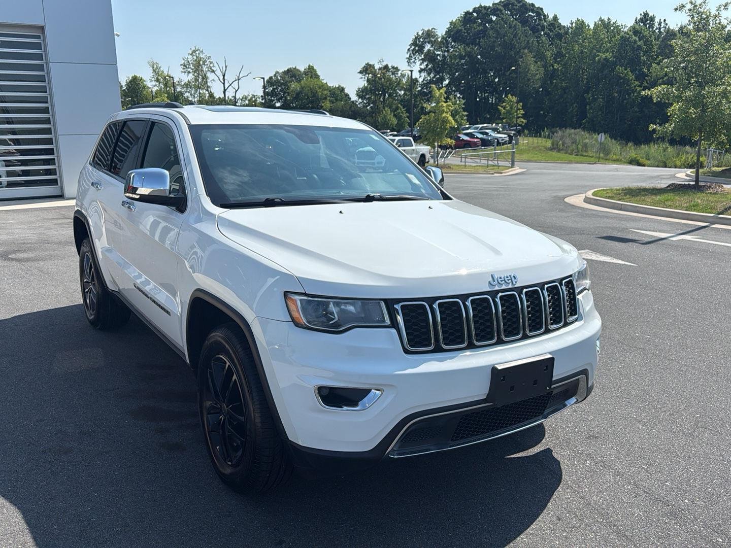 Used 2022 Bright White Clearcoat Jeep Limited image 3