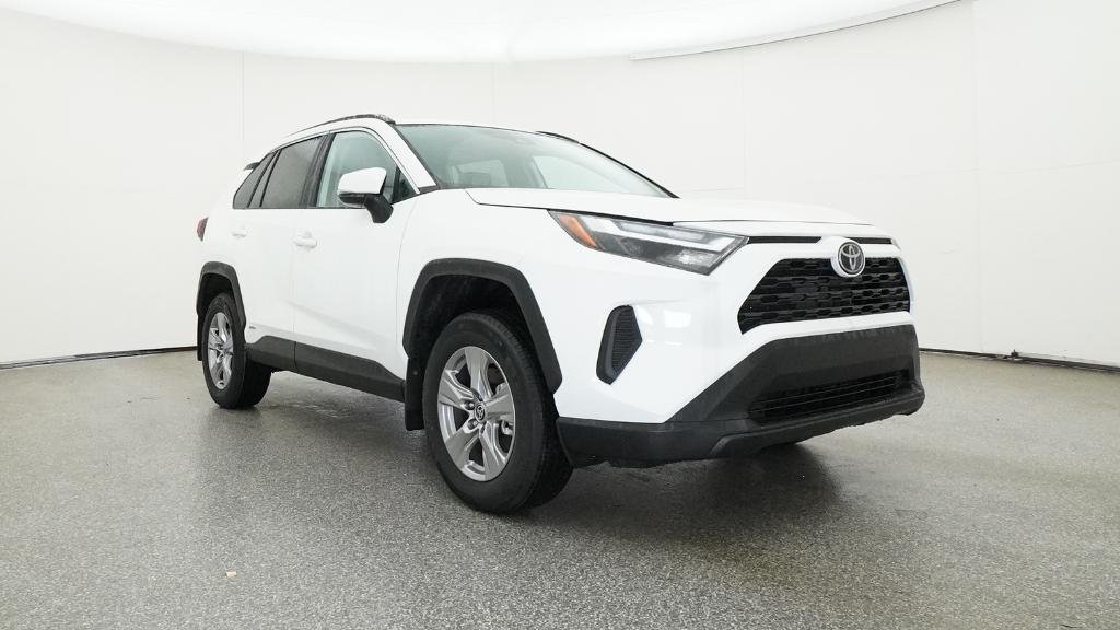 2025 Toyota RAV4 XLE - Photo 4