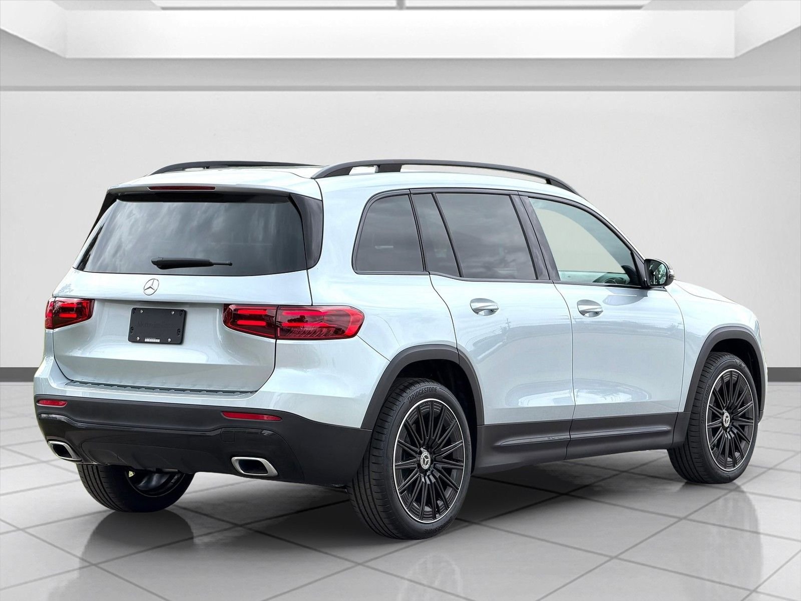New 2026 Cirrus Silver Metallic Mercedes-Benz GLB 250 image 3