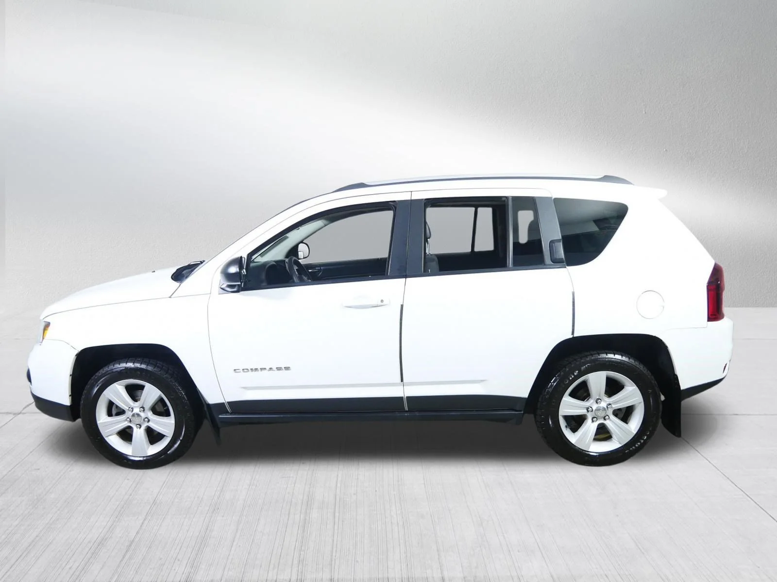 Used 2017 Bright White Clearcoat Jeep Sport image 4