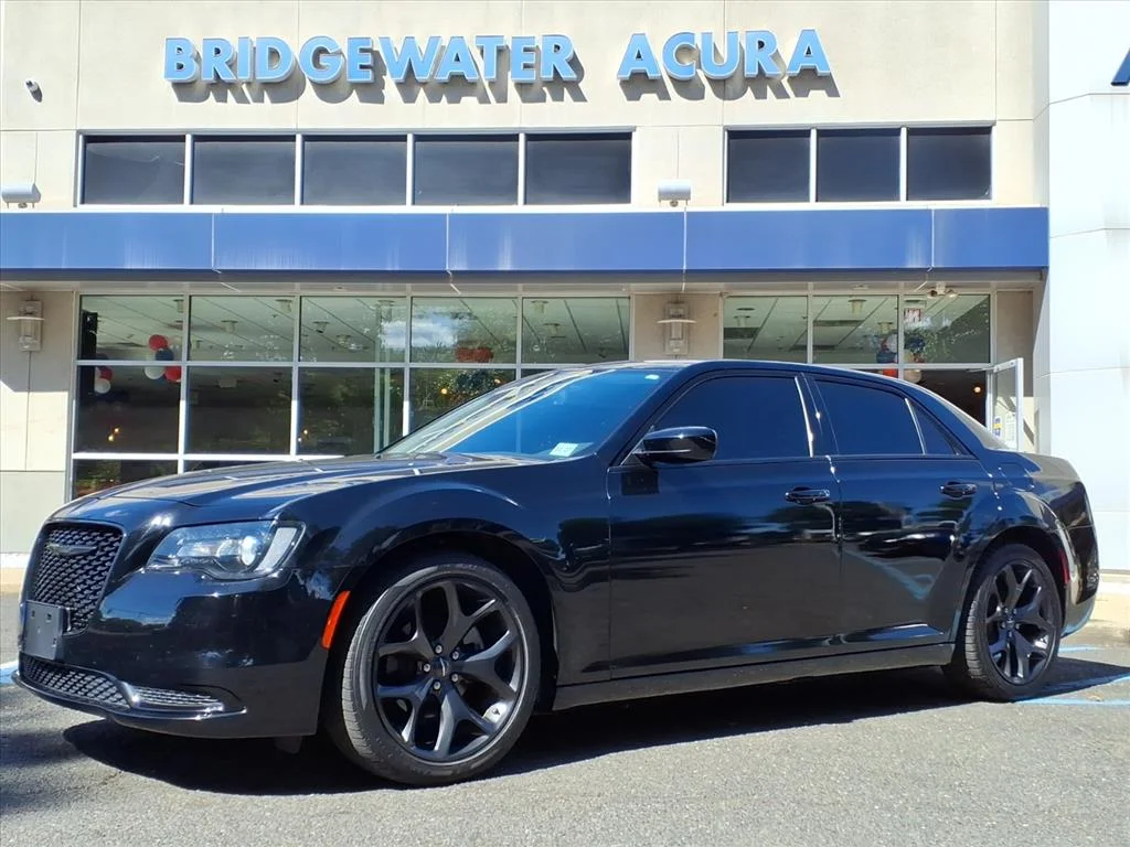 2022 Chrysler 300 Touring's photo
