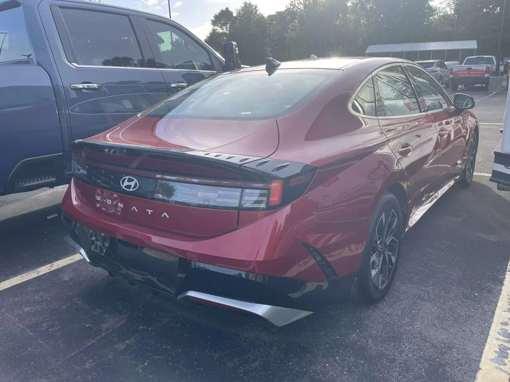Used 2024 Ultimate red Hyundai SEL image 6