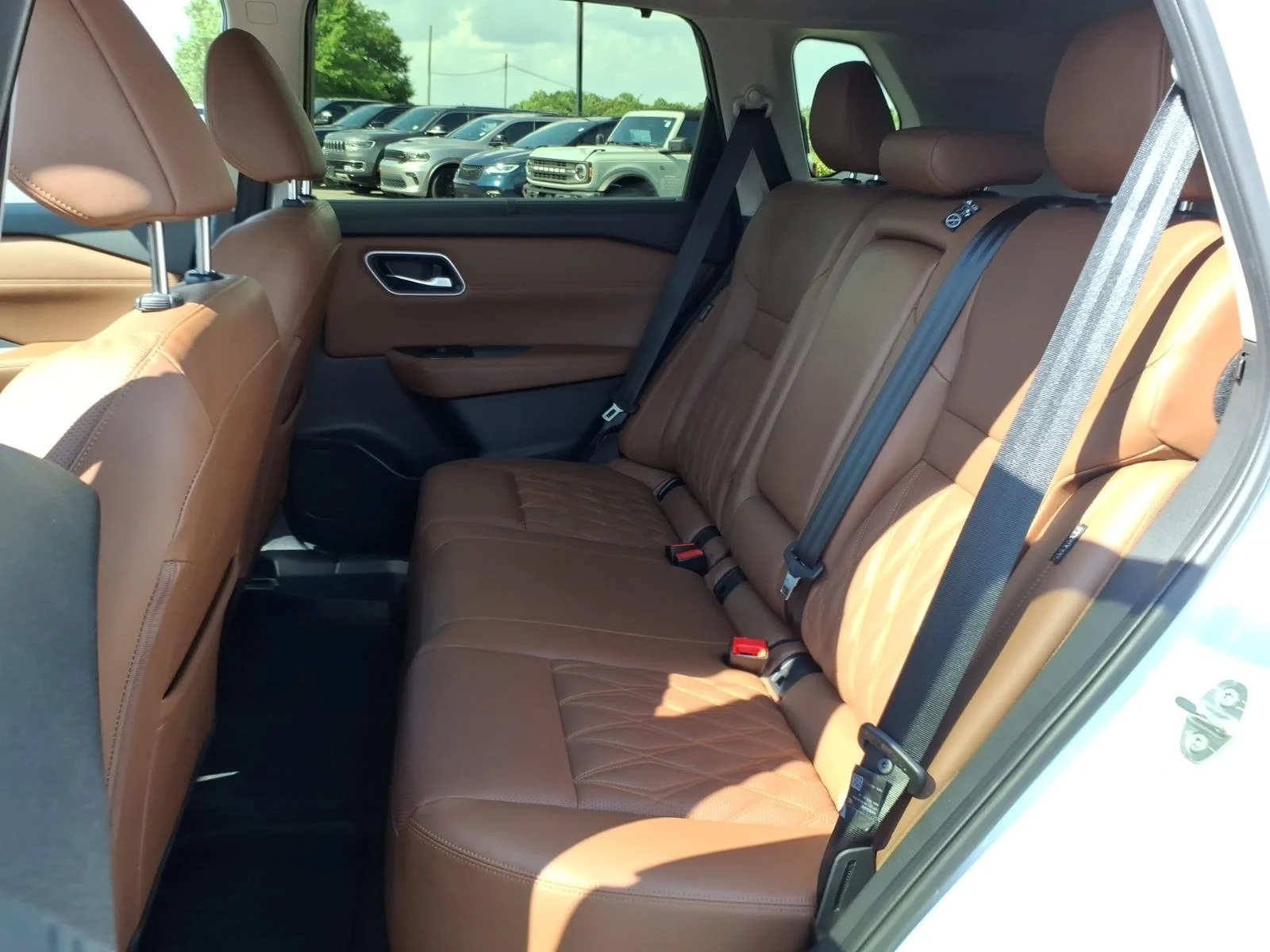 Used 2024 Everest White Pearl/Super Black Nissan Platinum image 20