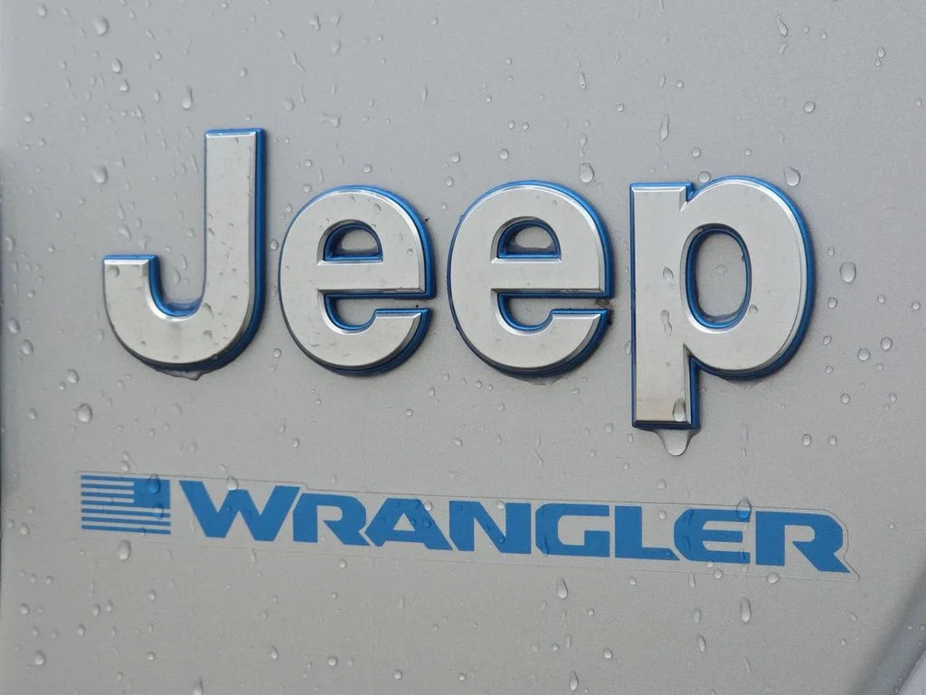 Used 2023 Silver Jeep Sahara 4xe image 32