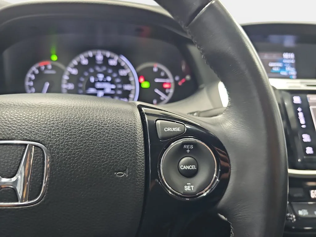 Used 2017  Honda EX-L image 18