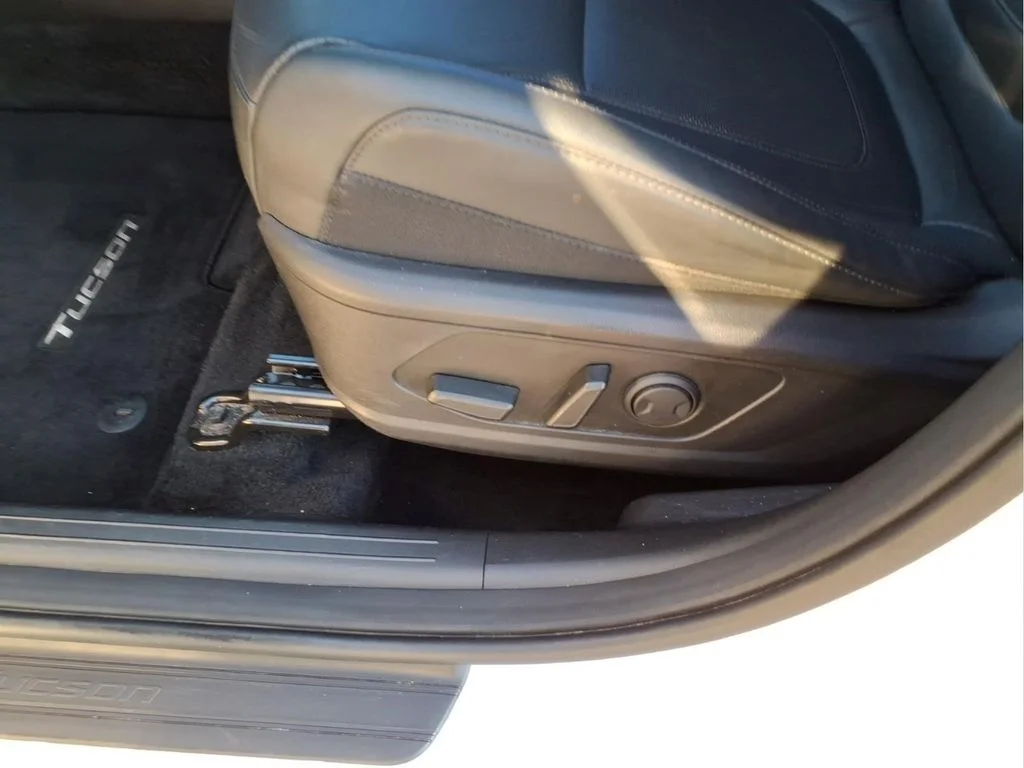 Used 2024 White Hyundai SEL Convenience image 20