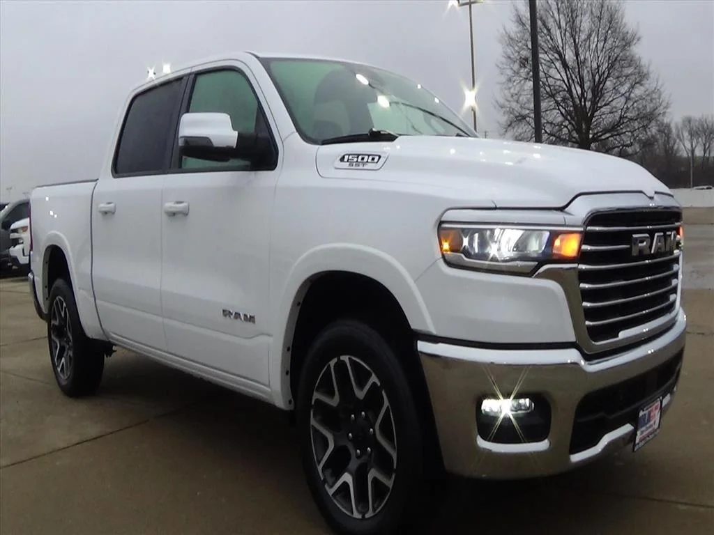 Certified Used 2025 Ivory Tri-Coat Pearl (pwd) RAM Laramie image 4