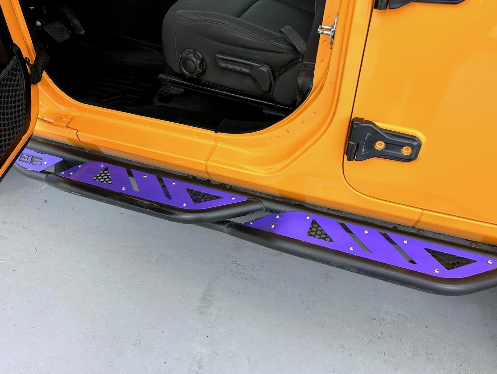 Used 2018 Orange Jeep Unlimited Sport S image 9