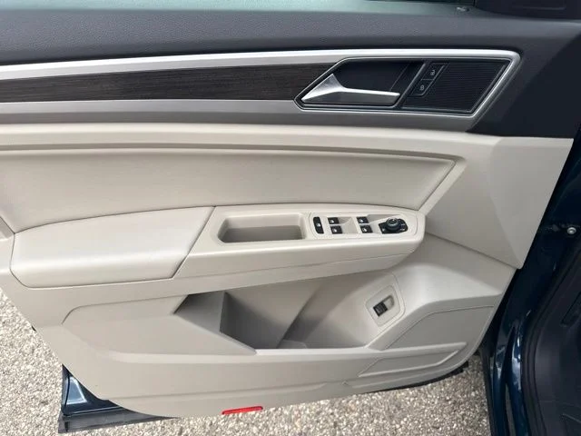 Used 2019 Blue Volkswagen 3.6L V6 SE image 21