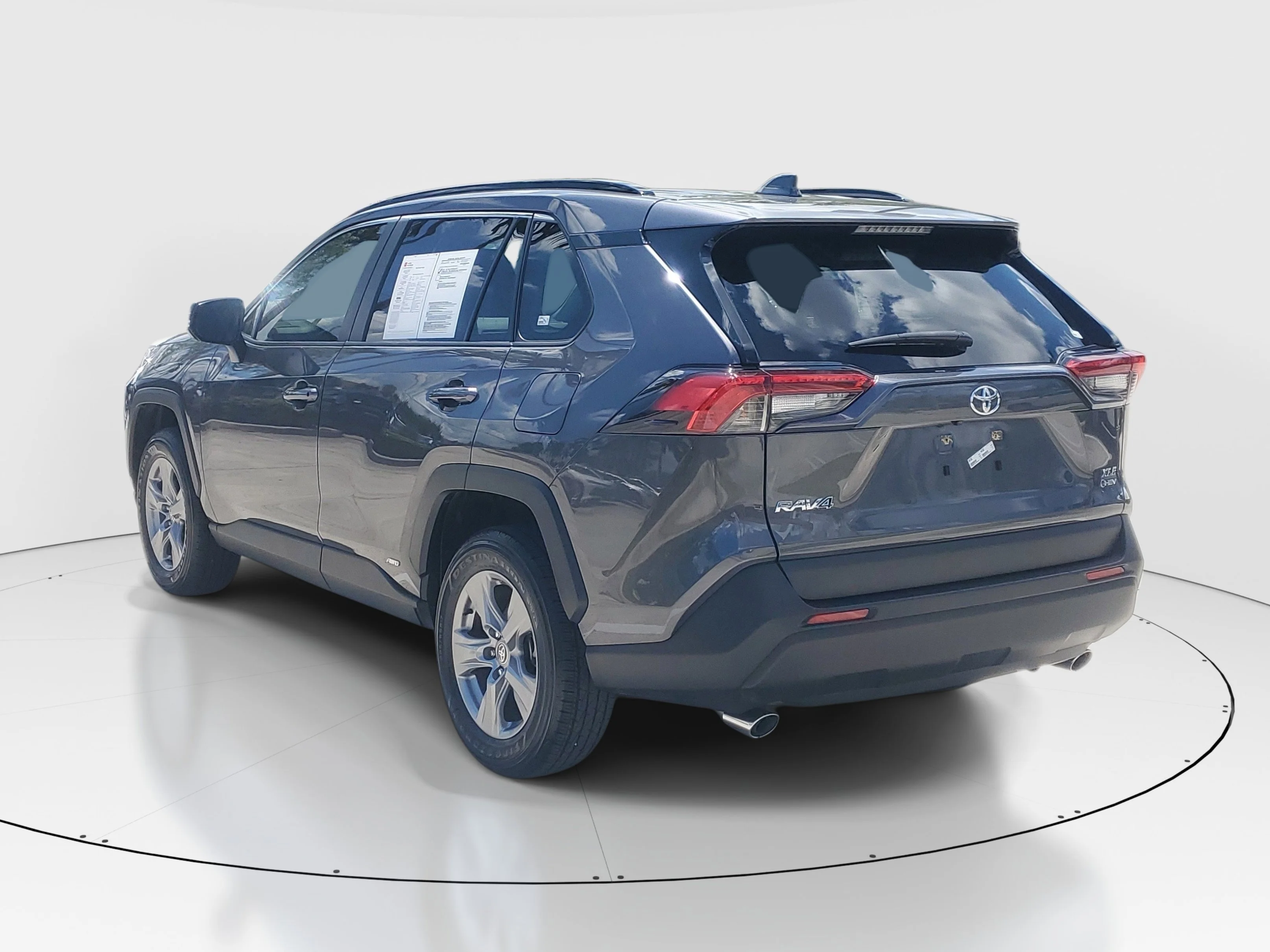 Certified Used 2025 Magnetic Gray Metallic/Midnight Black Metallic Toyota Hybrid XLE image 5