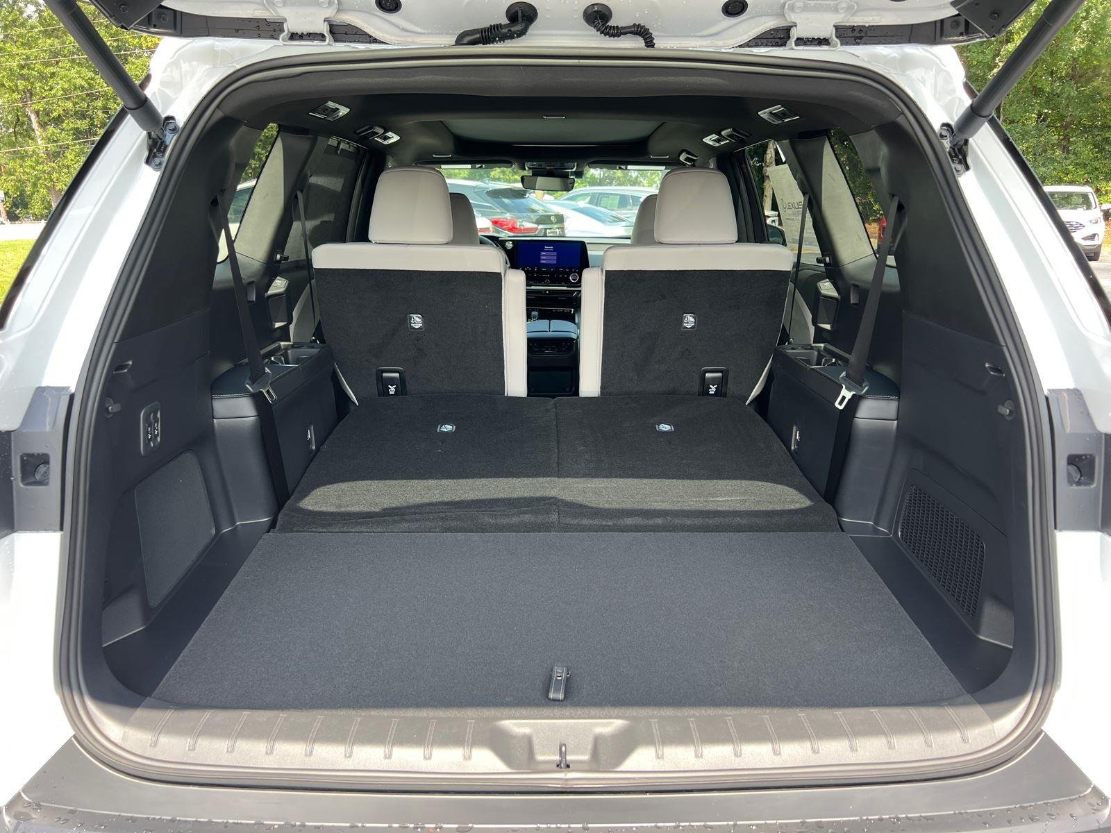 New 2026 Wind Chill Pearl Lexus PREMIUM AWD image 12