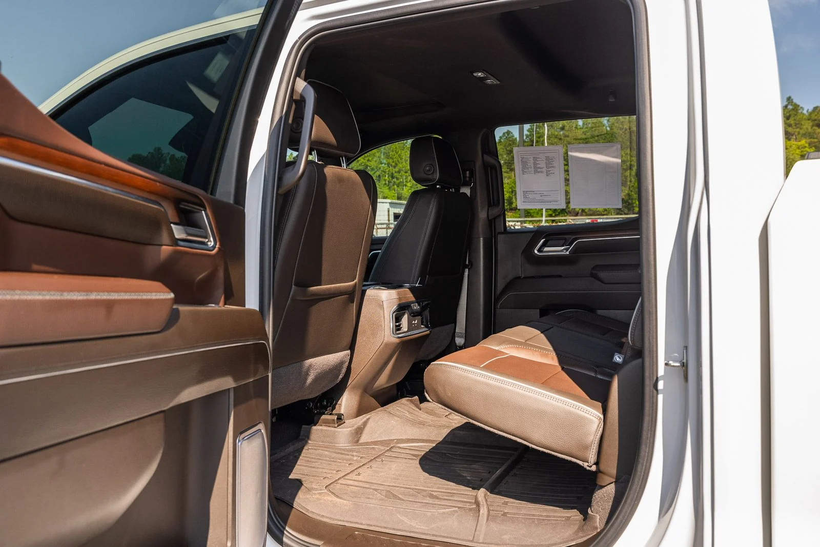 Used 2024 White GMC Denali image 18