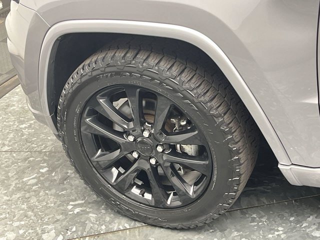 Used 2021 Billet Silver Metallic Clearcoat Jeep Laredo X image 31