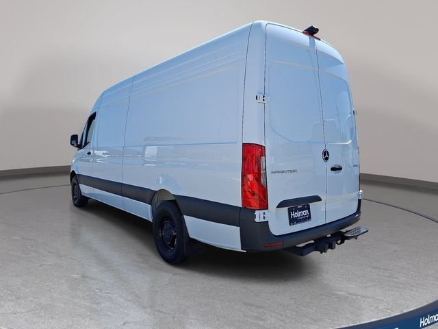 New 2026 Arctic+White Mercedes-Benz Cargo 170 WB image 7
