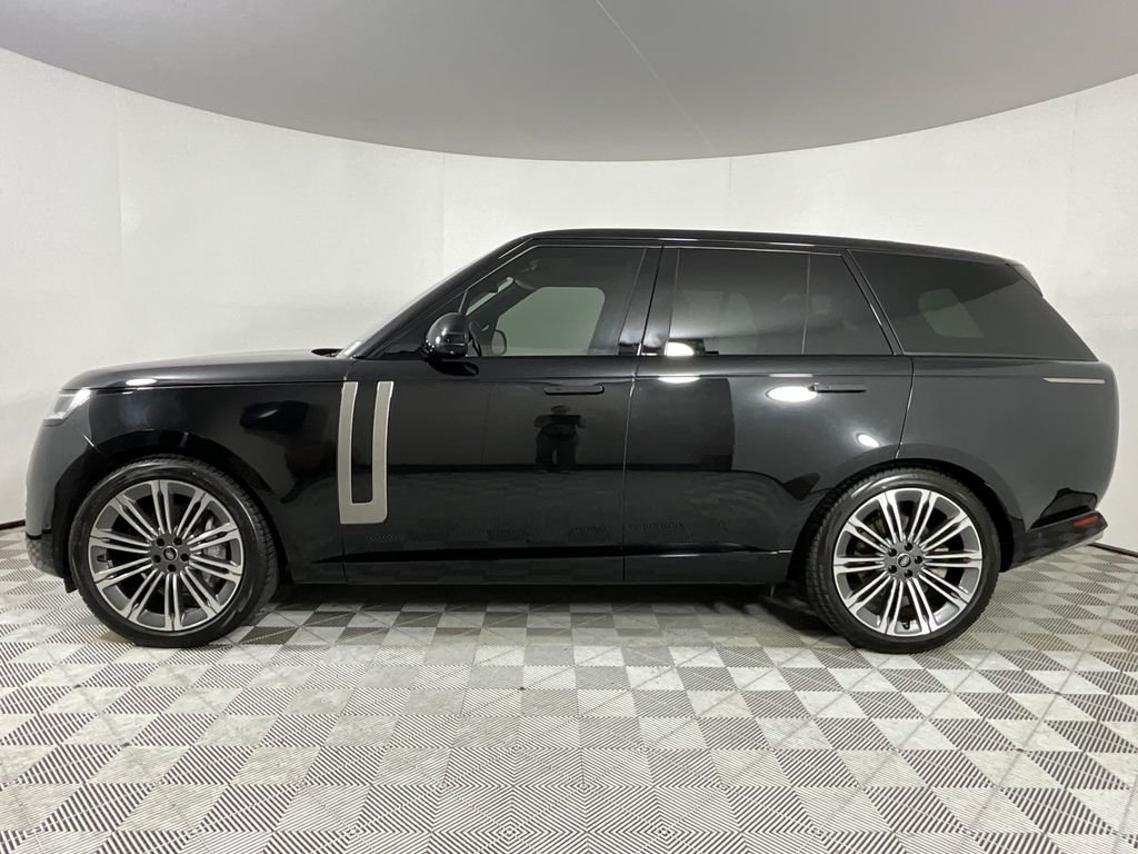 Used 2023 Santorini Black Metallic Land Rover SE image 2