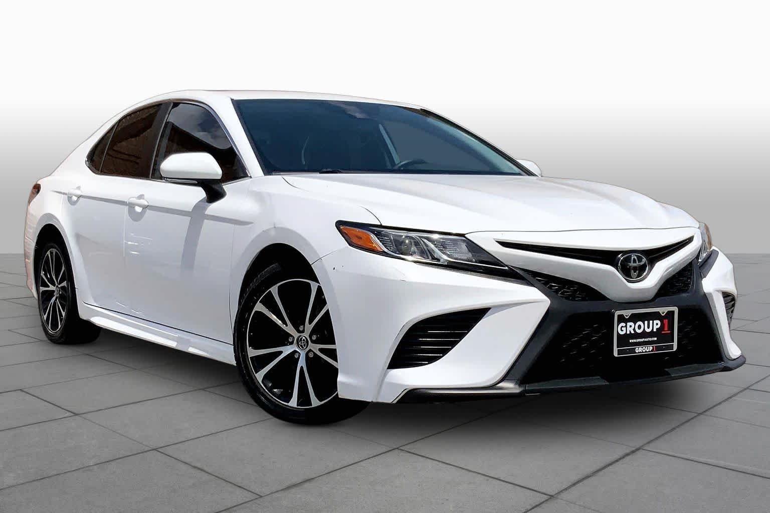 Used 2019 Super White Toyota SE image 3