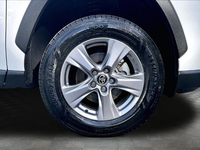 Used 2025 White Toyota XLE image 9