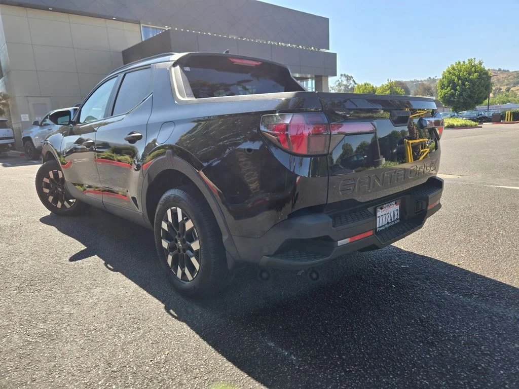 Used 2025 Black Hyundai SEL image 5