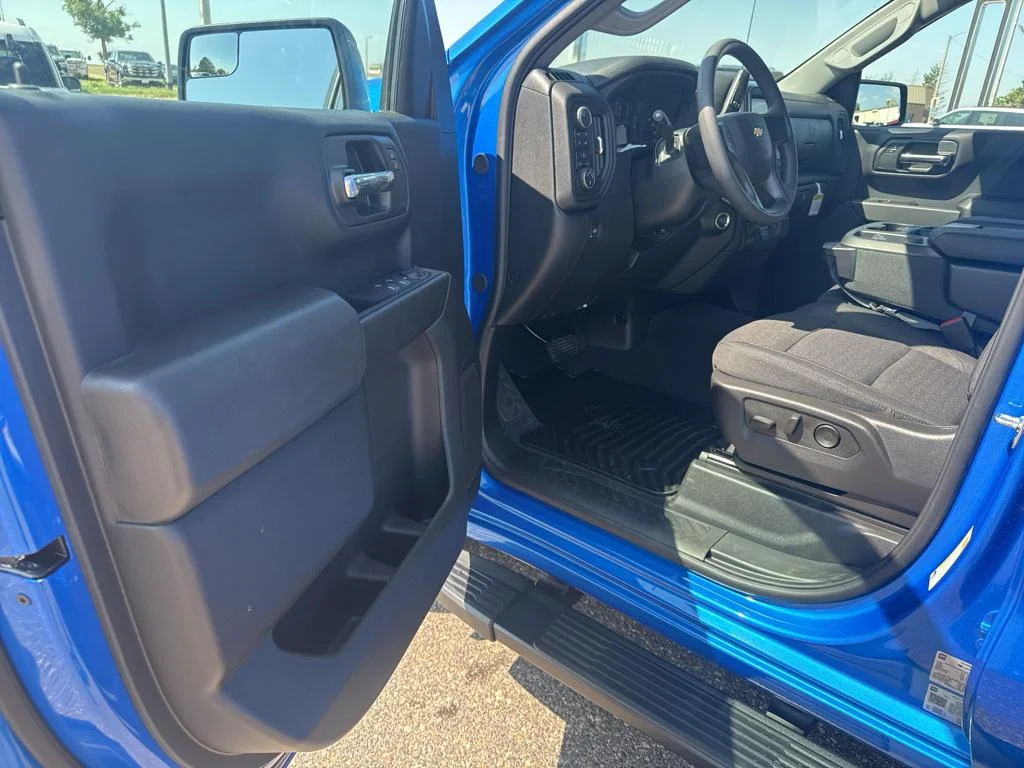 2025 Chevrolet Silverado 1500 Custom - Photo 6
