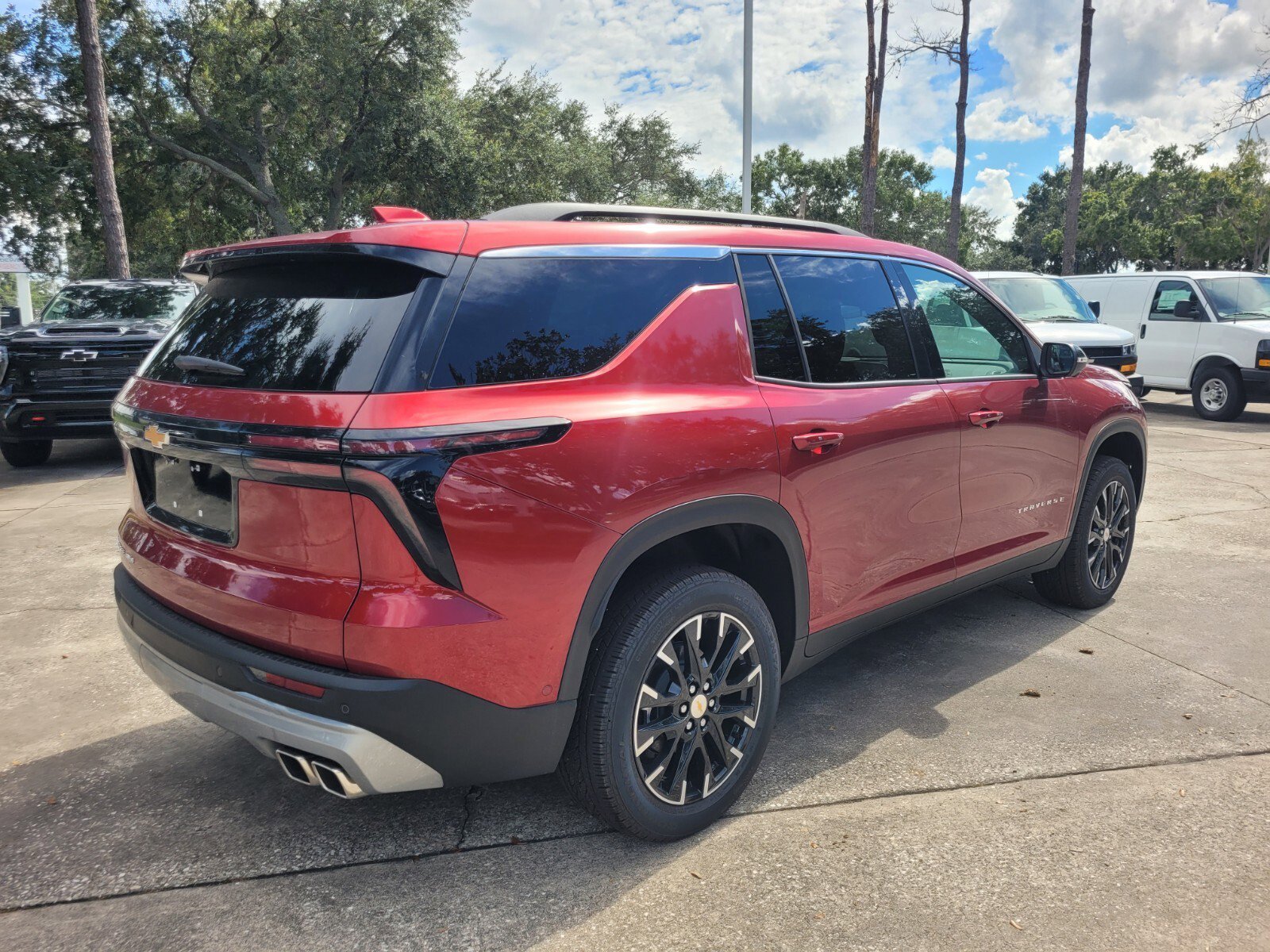 2025 Chevrolet Traverse LT - Photo 8