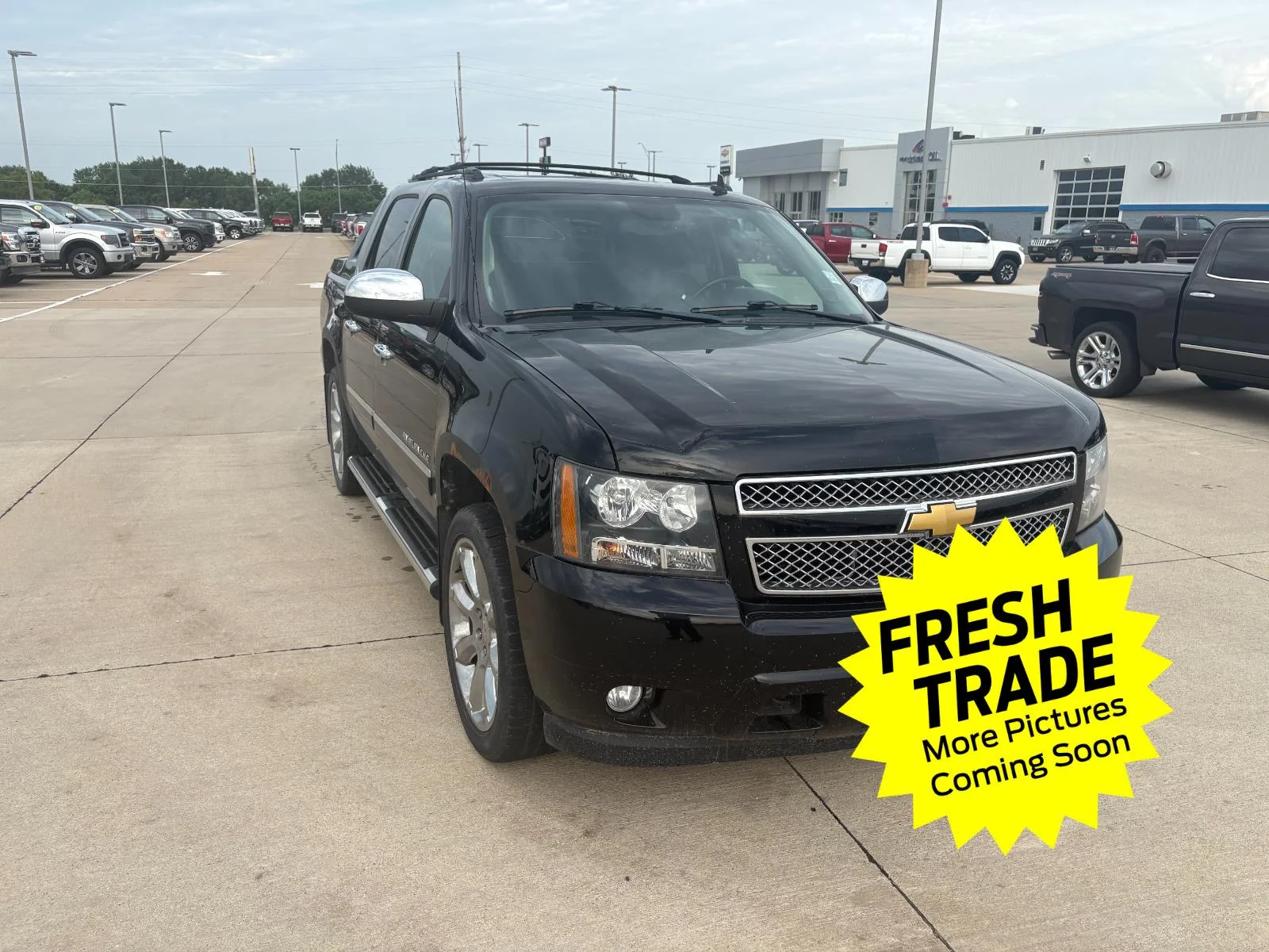 Used 2013 Chevrolet Avalanche LTZ with VIN 3GNTKGE78DG261553 for sale in Charles City, IA
