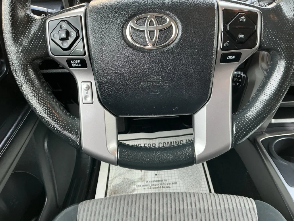 Used 2016 Blue Toyota SR5 image 24