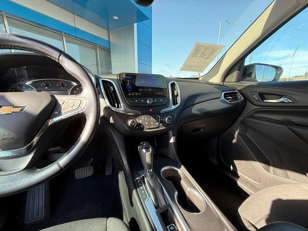 Used 2021 IRIDESCENT PEARL TRICOAT Chevrolet LT image 24