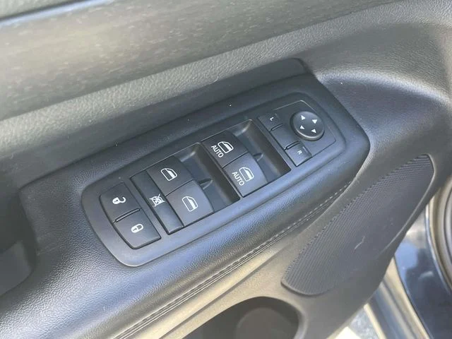 Used 2016 Black Jeep Laredo image 20