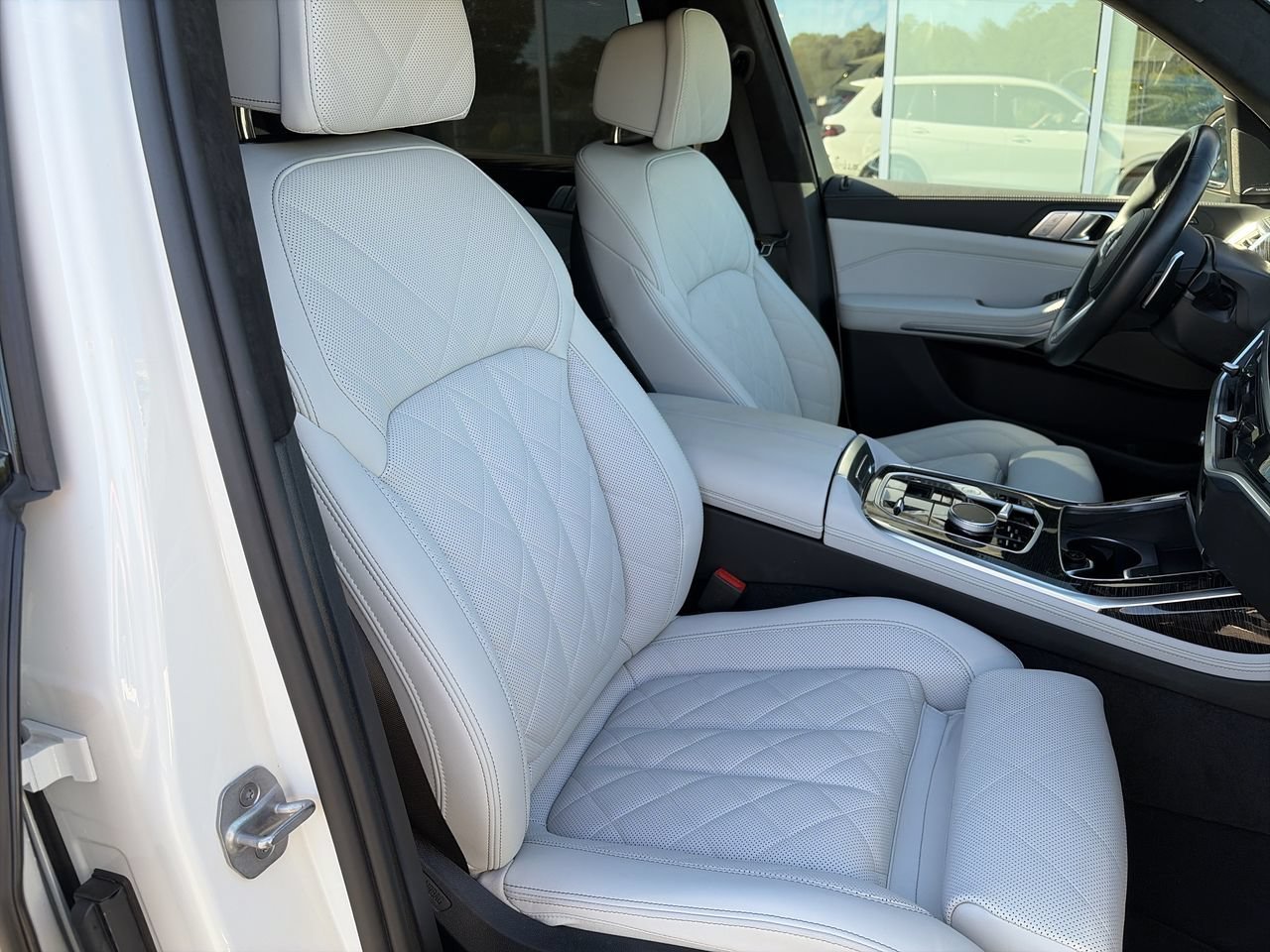 Used 2026 Alpine White BMW xDrive40i image 38