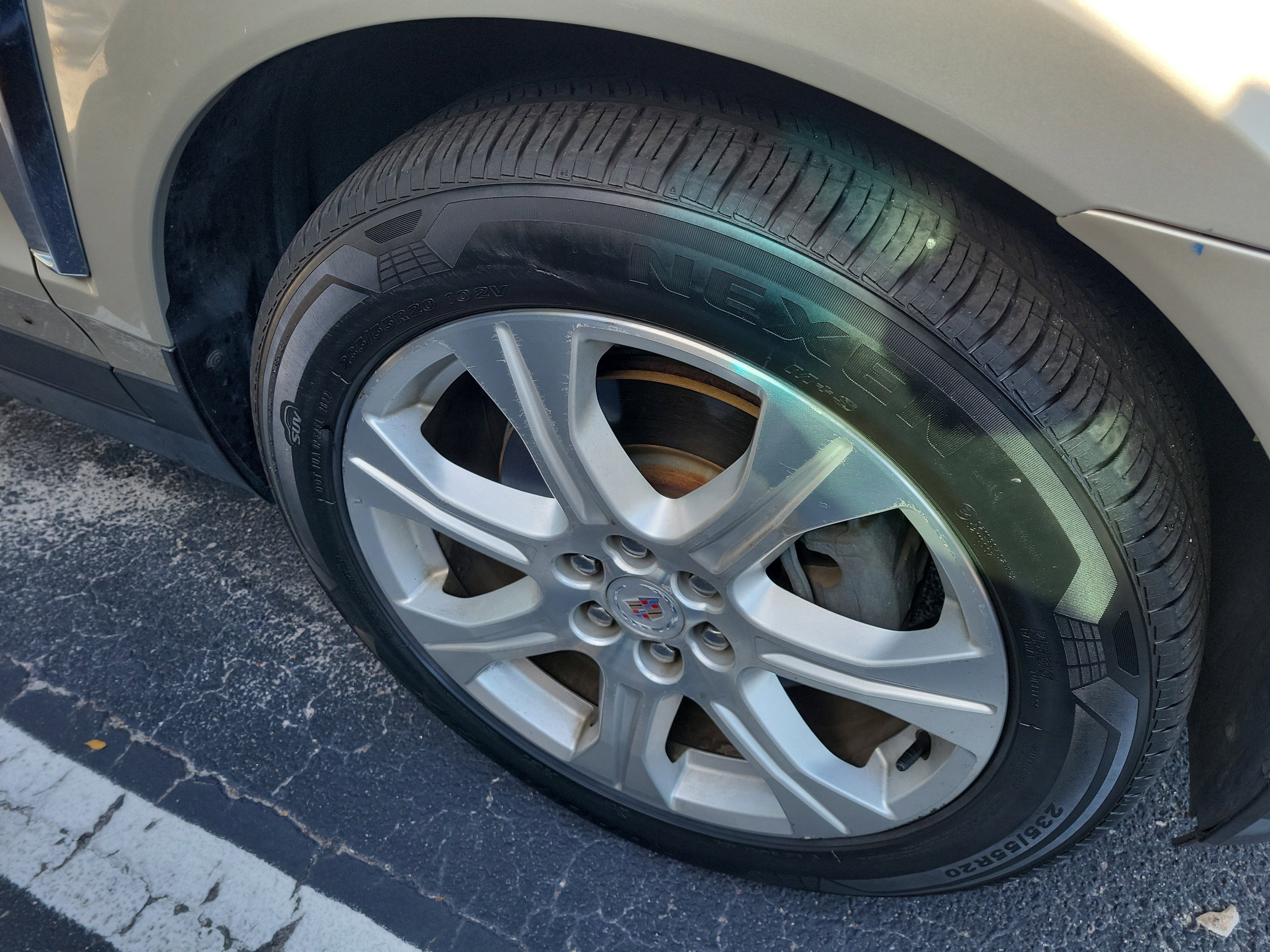 Used 2013 Silver Coast Metallic Cadillac Performance image 10