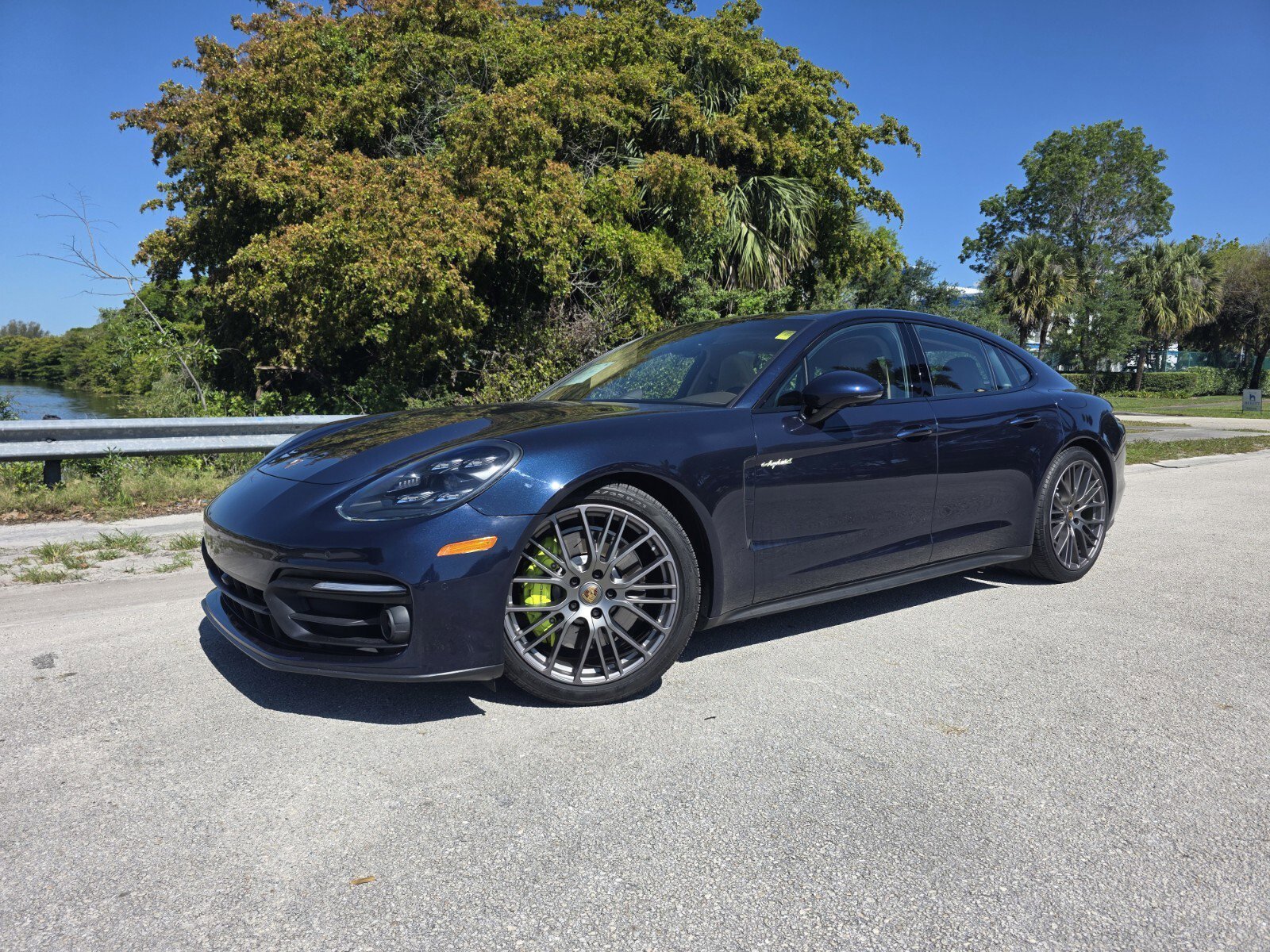 2022 Porsche Panamera 4 E-Hybrid's photo