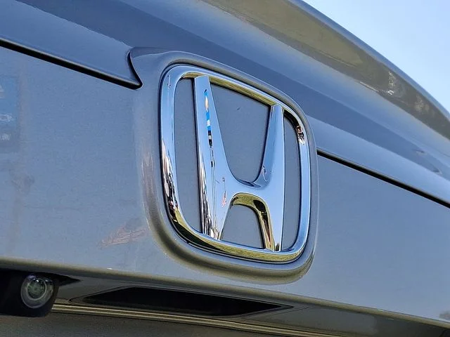 Used 2018 Silver Honda EX-L image 30