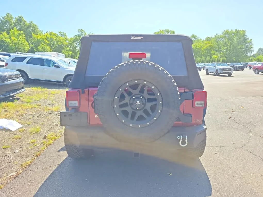 Used 2008 Red Rock Crystal Pearl Jeep X image 6