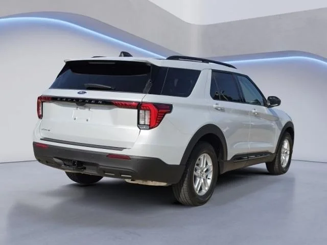 New 2026 Space White Metallic Ford Active image 3