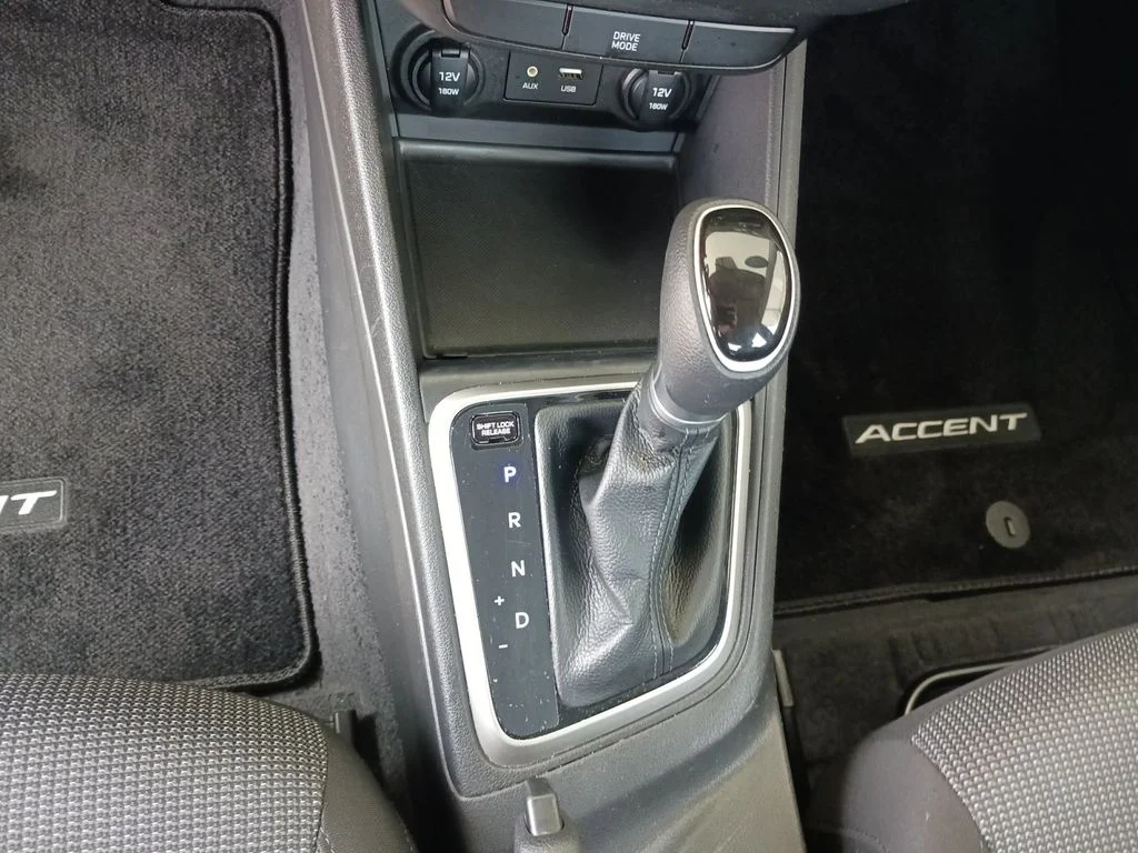 Used 2022 Silver Hyundai SEL image 33