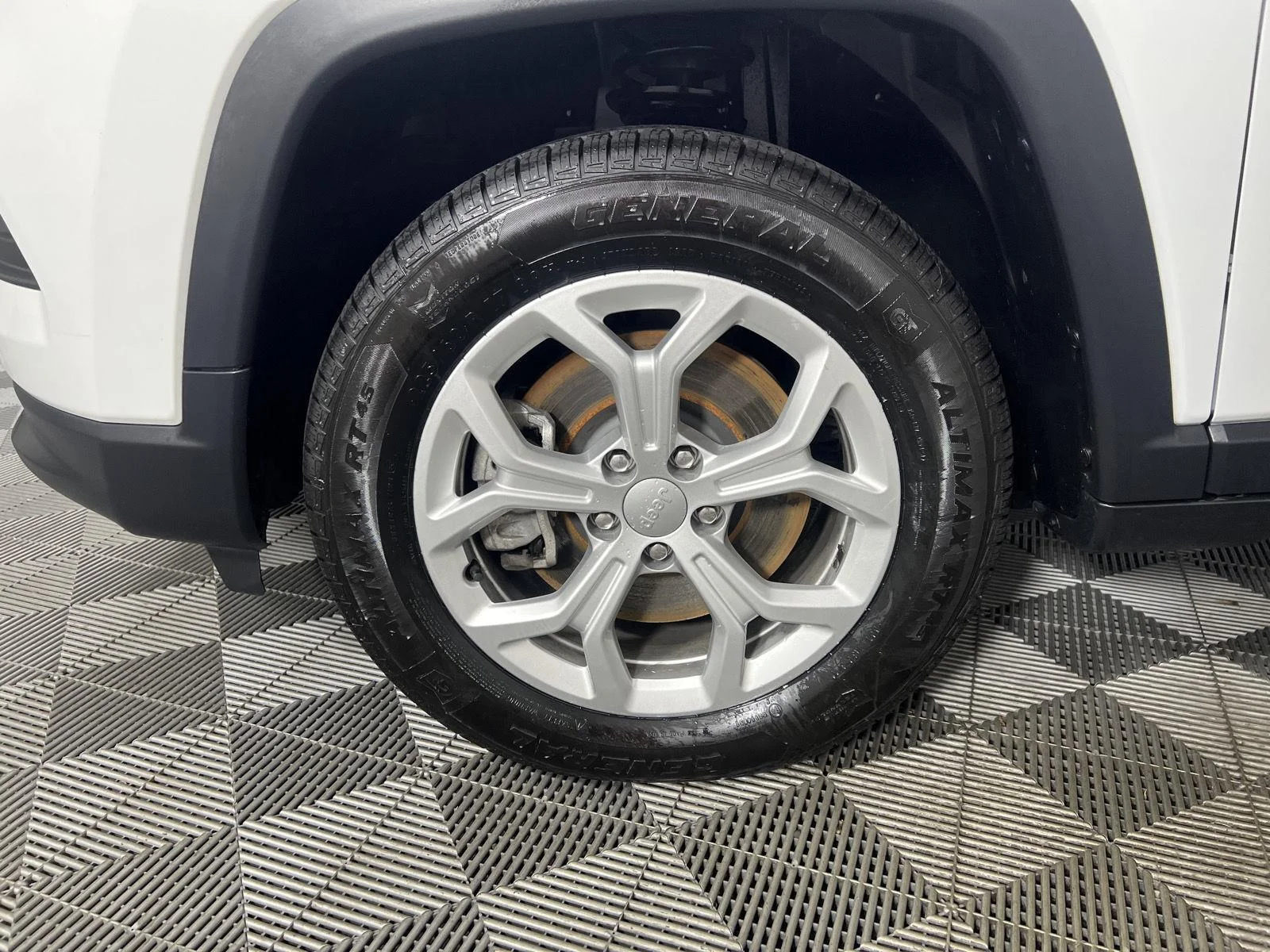 Used 2024 Bright White Clearcoat Jeep Latitude image 16