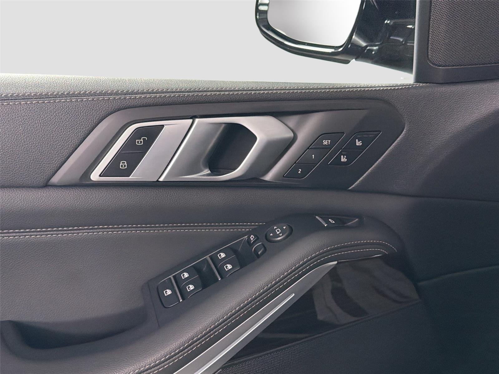 Used 2019 Black Sapphire Metallic BMW xDrive40i image 17