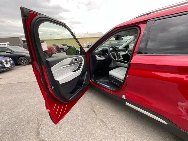 New 2026 Rapid Red Metallic Tinted Clearcoat Ford Platinum™ image 13
